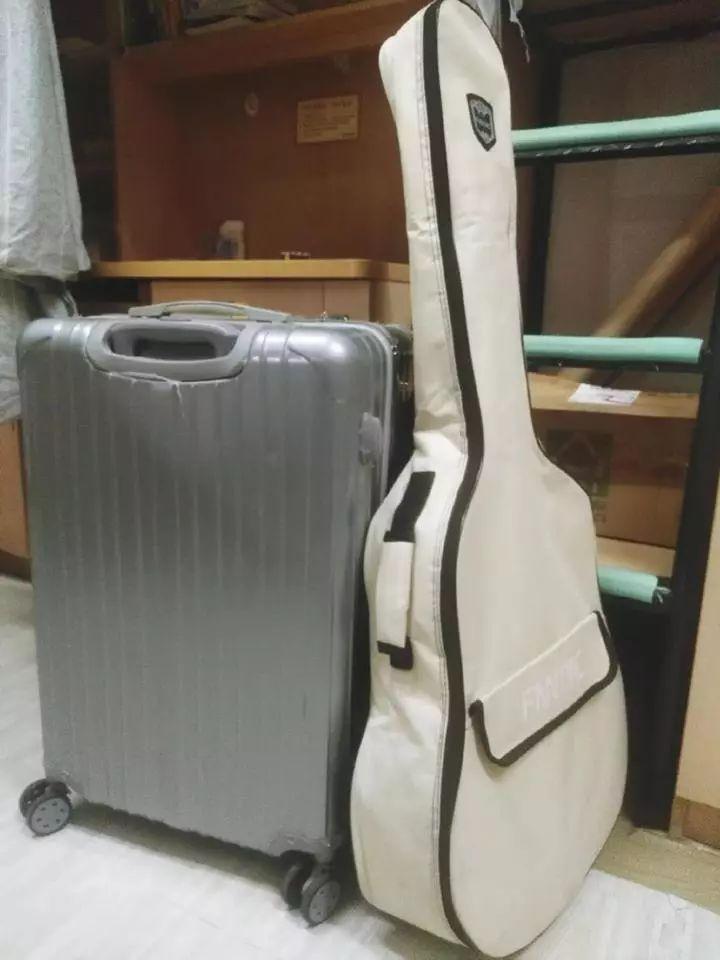 打开浙大6名返校学生的行李箱 有点甜