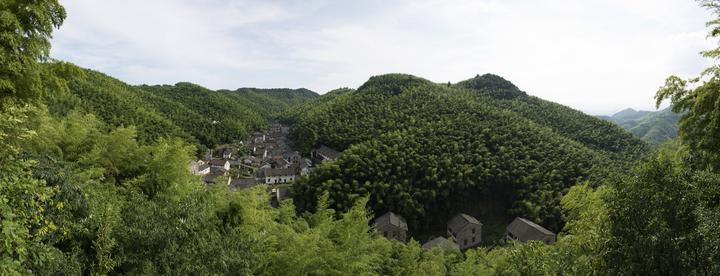 夏履镇位于绍兴市柯桥区西部,与诸暨,萧山接壤,素有"九山一田"之称