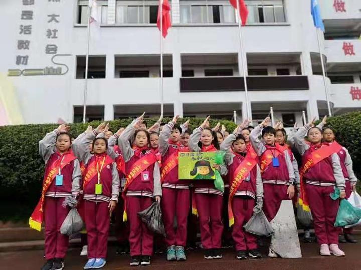 传承红色经典 弘扬雷锋精神—鹤琴小学开展学雷锋精神主题活动