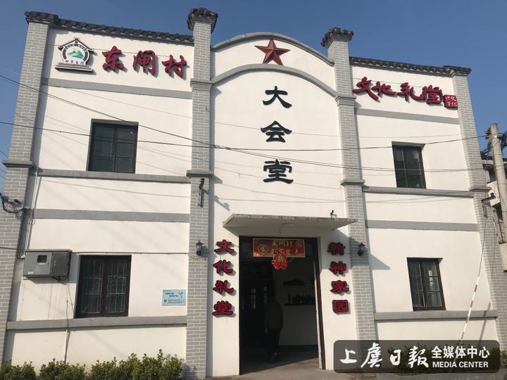 "以前是村里的大会堂"文化礼堂管理员周建明回忆道.