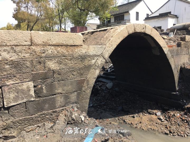 海宁盐官古城挖出古石桥 初步判断建于南宋!