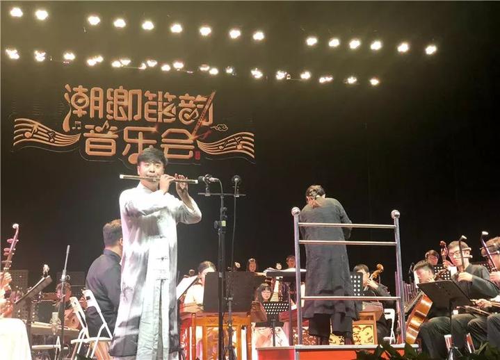 黄敬飞黄敬飞青年笛子演奏家华笛艺术教育创始人中国音乐家协会会员