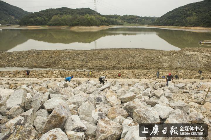 干砌块石 护坡施工