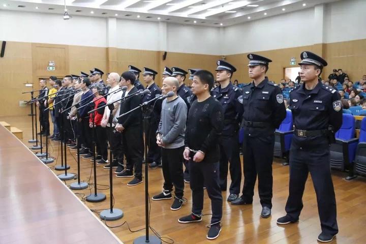 路桥立新村村书记村主任恶势力犯罪集团受审