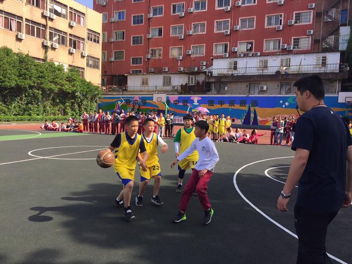 动感篮球 快乐我秀—鹤琴小学举行六年级篮球赛