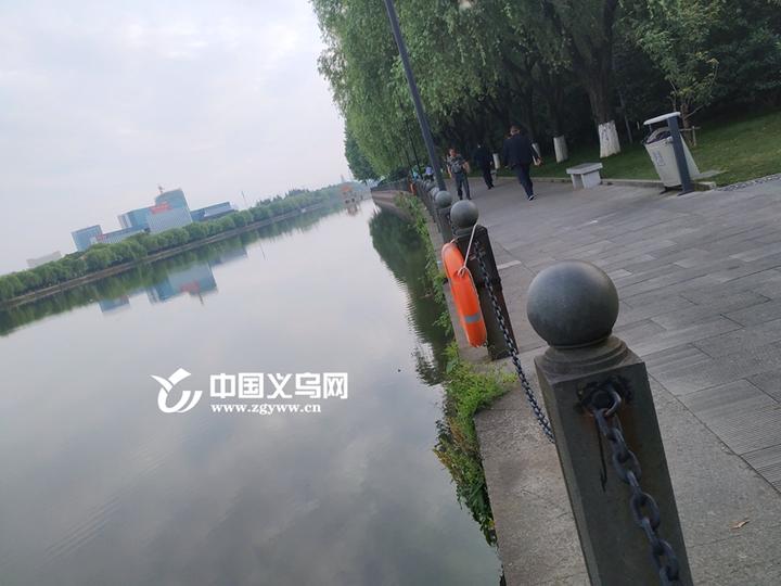 【十八力】女子江边醒酒时不慎落水 义乌一六旬大伯跳江救人