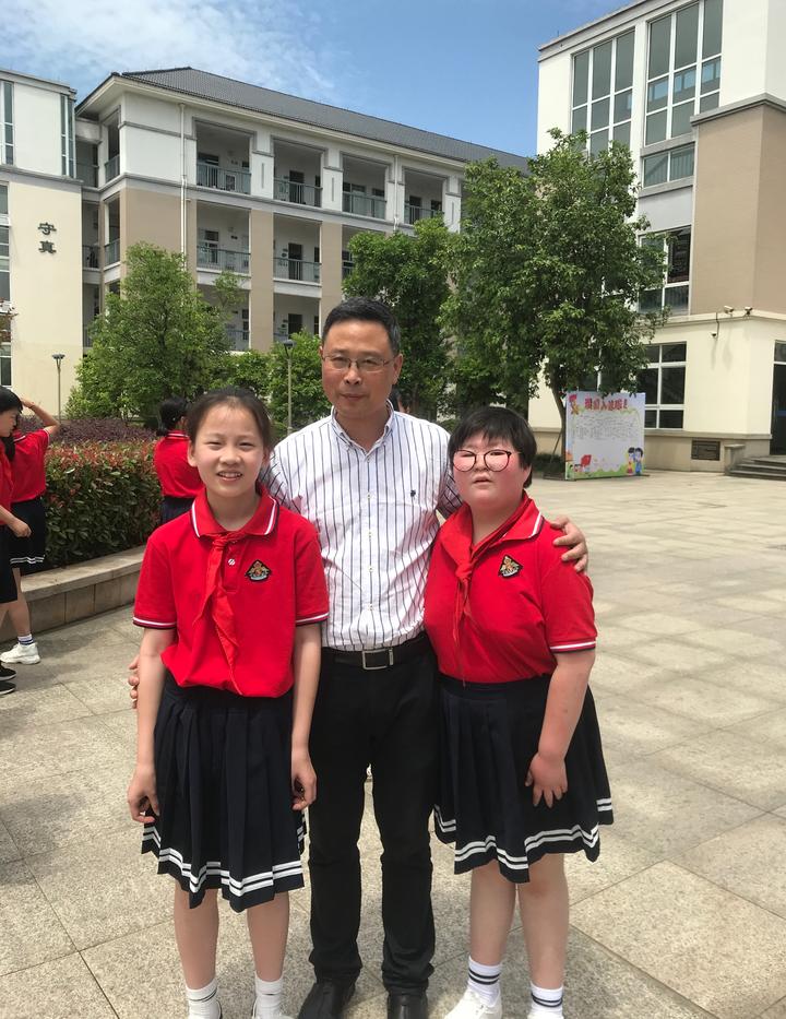 校长说丨富阳东洲中心小学校长朱立峰:培养富有个性和人文情怀的孩子