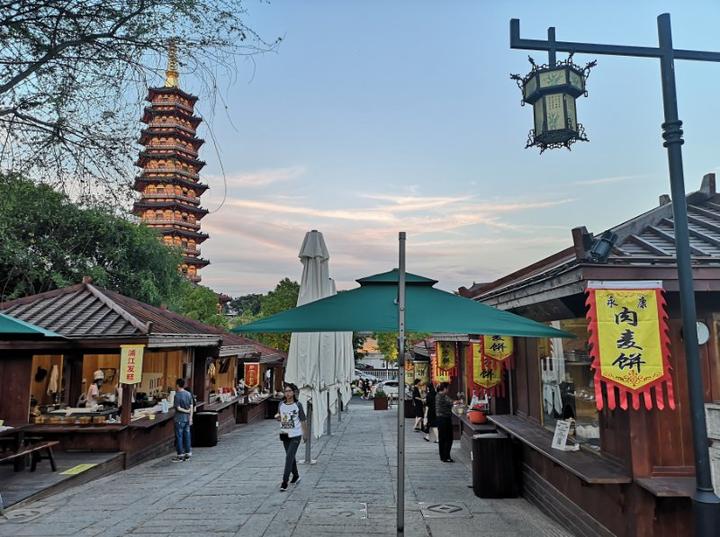 《特色饼一条街》碧青 摄于 金华古子城
