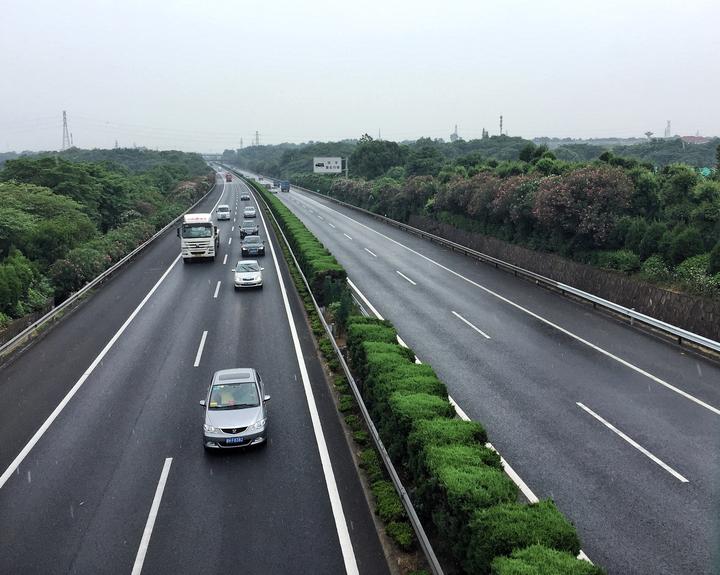 《奔驰》碧潭飘雪 摄于杭金衢高速公路《小帅哥》龙 摄于金华假日公园