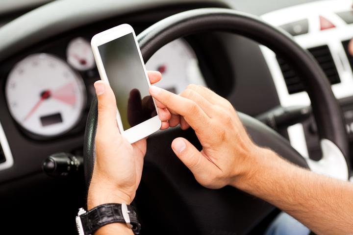 近半年1.8万余人被抓拍 义乌严查开车玩手机行为
