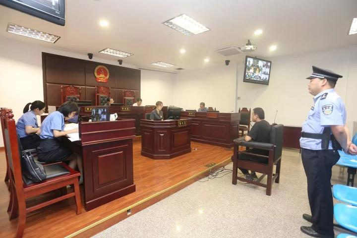 【扫黑除恶进行时】桐庐县检察院依法提起公诉的黑社会性质组织案开庭