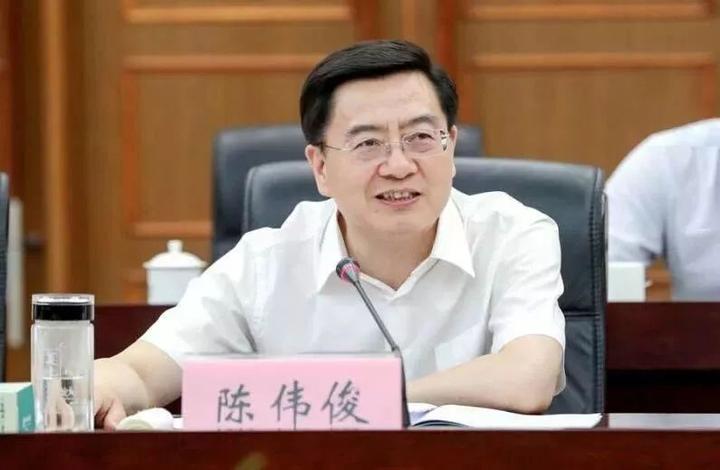 在日前这场面商会上,副省长,温州市委书记陈伟俊,市政协主席陈作荣及