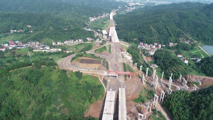 大丘田通位于兰溪市马涧镇大丘田行政村,匝道总长2073.