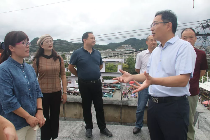 8月10日上午,常山县委副书记,县长张少华赴天马街道检查防台防汛工作