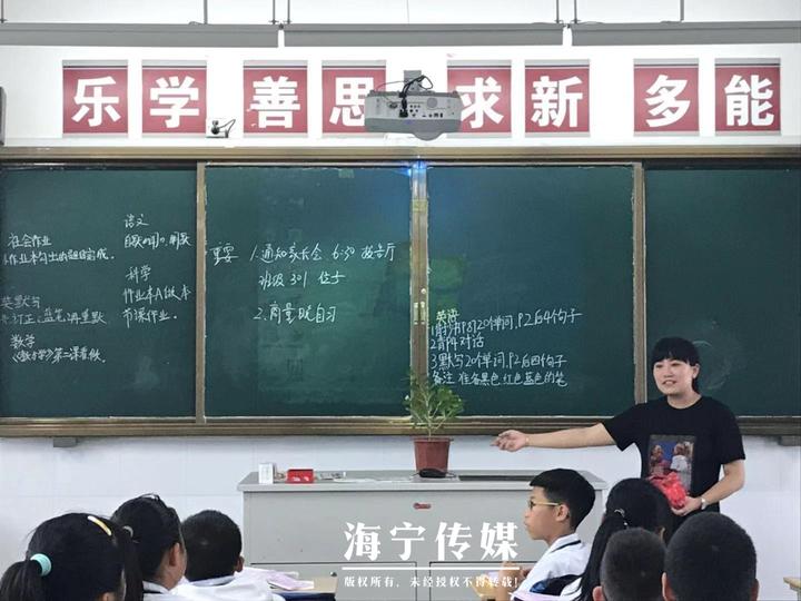 硖石中学有个两面派老师竟让学生又敬又爱