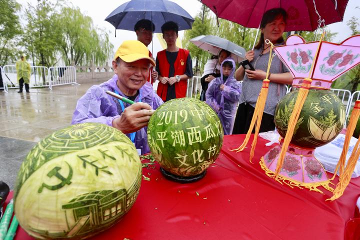 平湖明湖畔 欢乐刻瓜灯