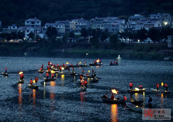 淳安千岛湖再现 "万家渔火"盛景