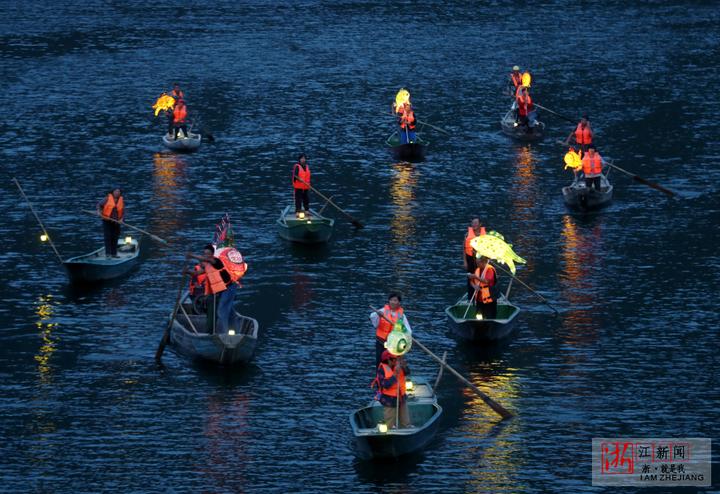 淳安千岛湖再现 "万家渔火"盛景