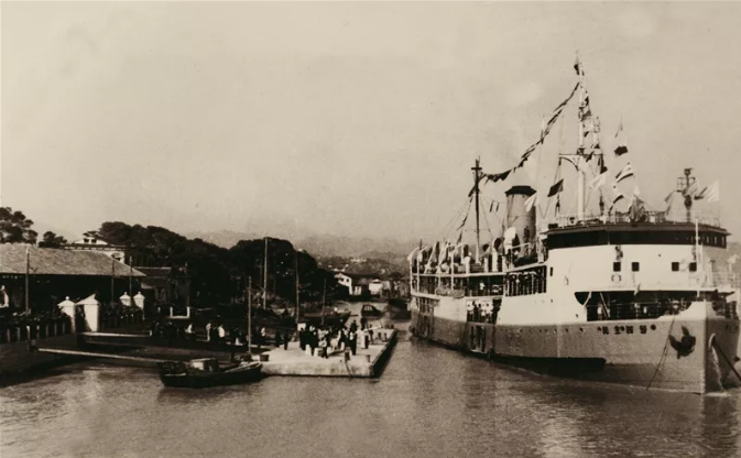 则依赖于1958年开通的温州至上海客运航线,温州人称之为"民主轮船"