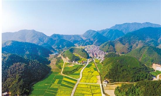 通过全景式规划,全方位打造,全域土地综合整治和生态修复后的杭州建德