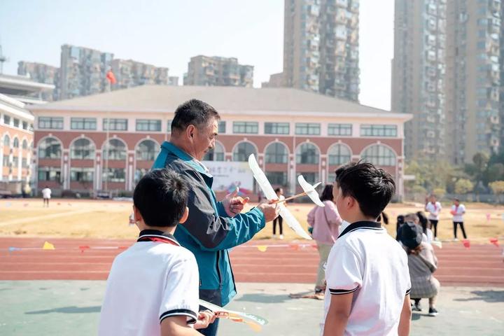 浙江省体育局"送体育下乡"暨江山市城北小学第三届体育大会开幕式顺利