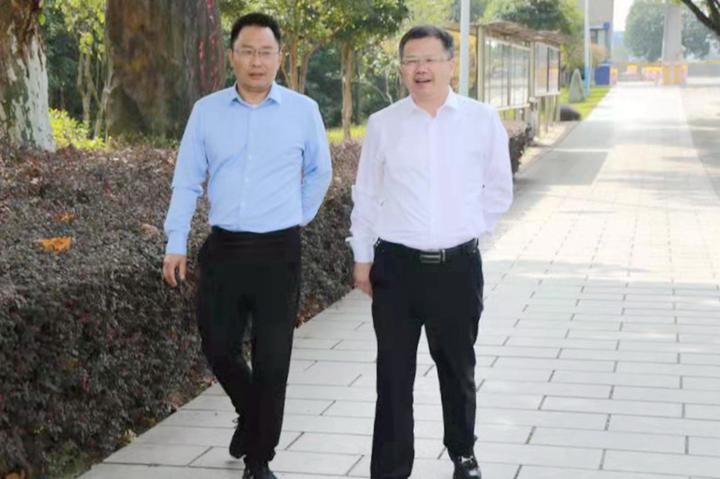 东阳市委常委宣传部长蒋令树调研巍山高中