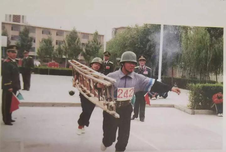 见证| 跟随这些老照片看消防70年巨变