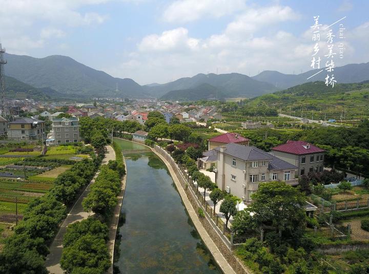 沿着一步一景的河头村,岭下村,   呼吸着新鲜空气,   跑向美丽的