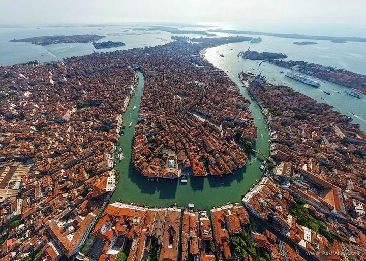 威尼斯水淹9日 带你看周边"水城"的抗洪经验