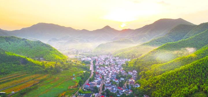 安吉乡村旅游从1996年起步,发展20多年来,逐步走出了一条从
