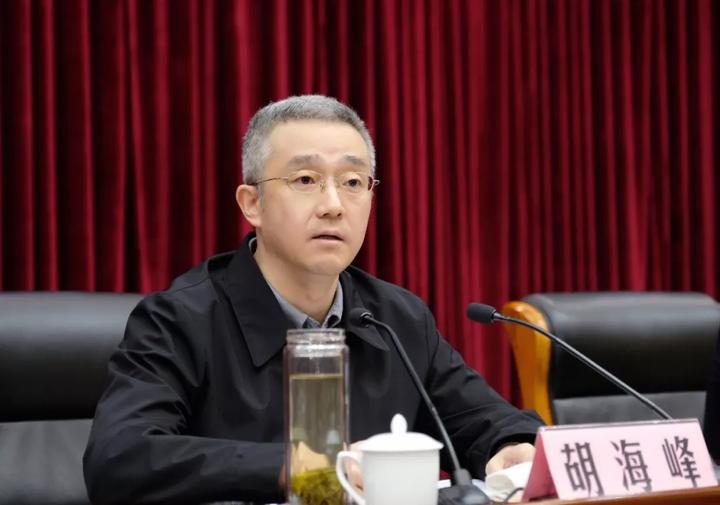 2月13日 丽水市委书记胡海峰在大会上拿出了三把"金钥匙"