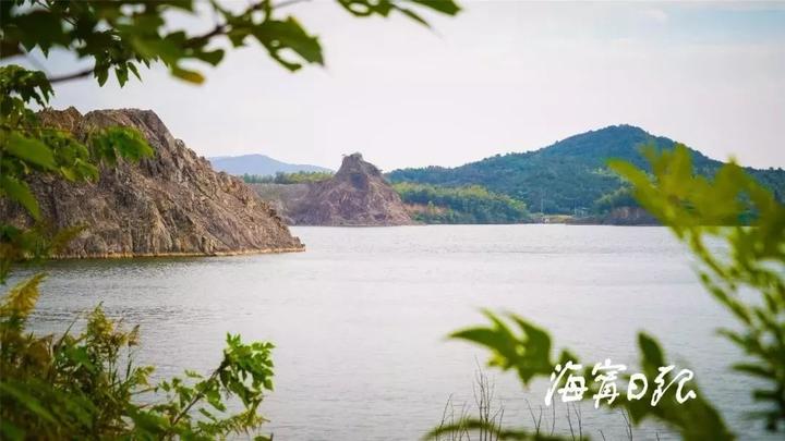 神仙湖 在拥有"神仙湖"这个美丽名字之前,这里曾是夹山村庄康岭