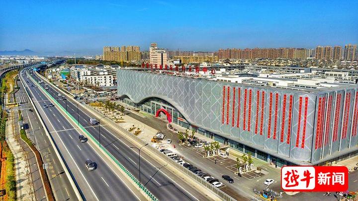 据悉,中国轻纺城国际面料采购中心是中国轻纺城原西市场升级改造项目