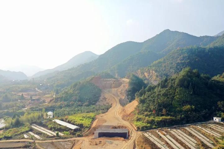 看常山②丨章丽婧:交通大跨越,让我和家的距离越来越近