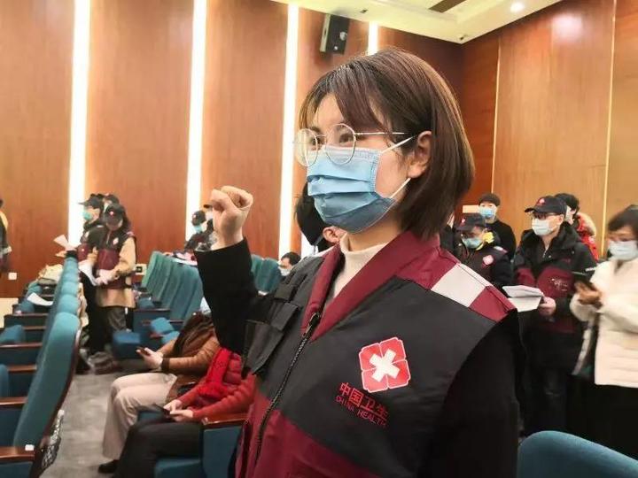 刘婷婷在浙江医疗队出征仪式会上
