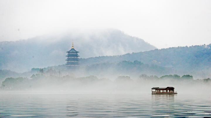 杭州大雾天气 西湖宁静淡雅