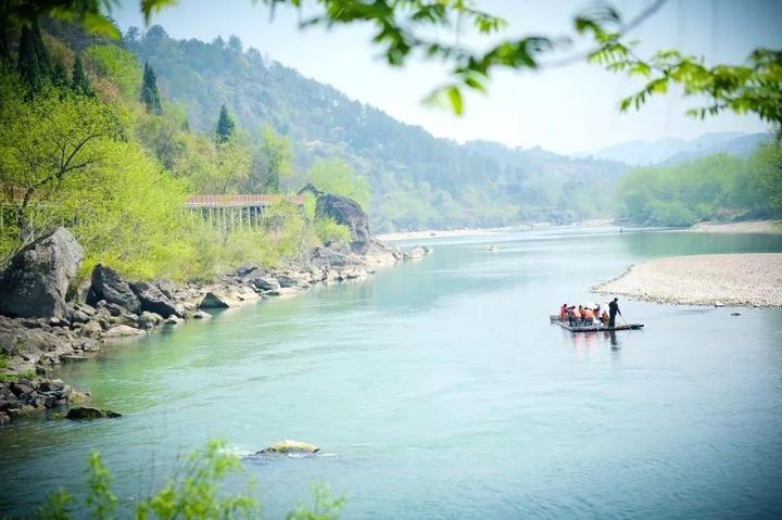 同时,神仙居旅游集团下属淡竹休闲谷,永安溪漂流,永安溪绿道景区也一