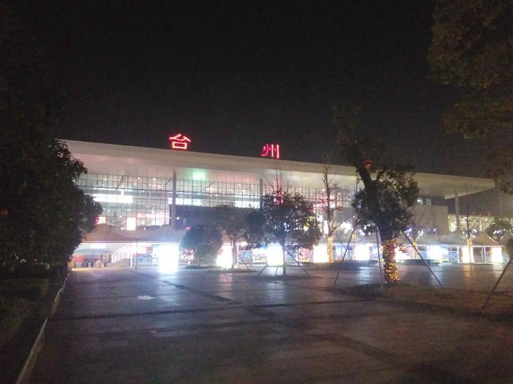 本次列车从阜阳西站出发,经停淮南南站,合肥站,到达台州站.