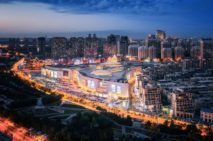 现代化的王府井购物中心 图片来源:视觉中国