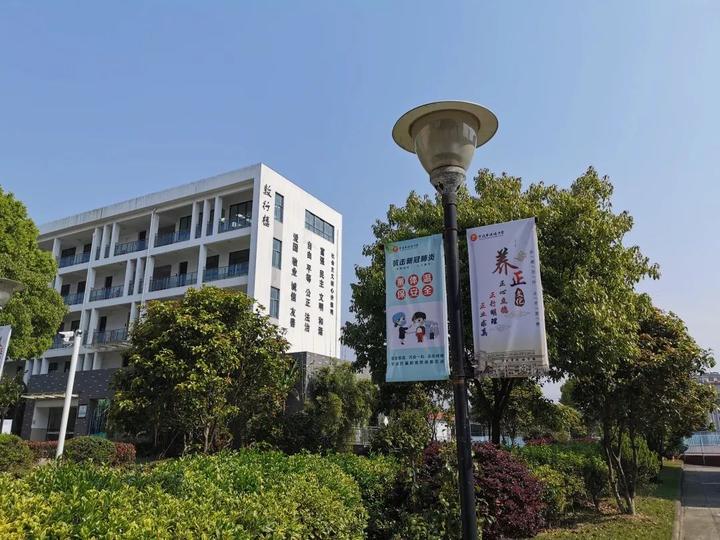 洪塘中学▲新城外国语学校来源:江北区教育局编辑:蔡旭东