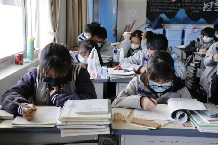 磐安中学在上午开学报到后   就迎来了开学考试