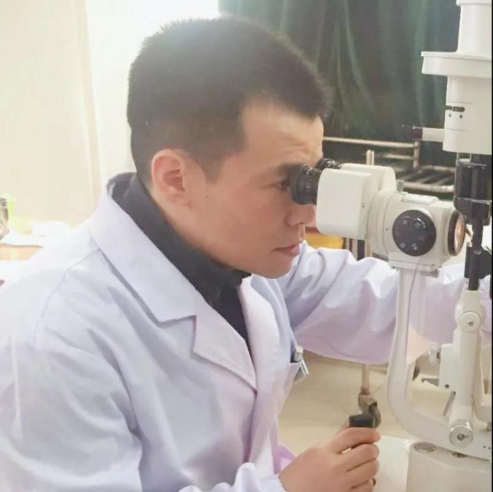 一系列检查后,凯凯两只眼睛都已有200度近视.