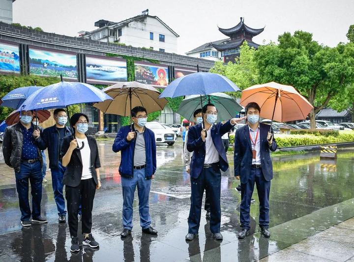 5月2日上午,县委书记李宁来到大佛寺文化旅游区,检查旅游安全工作.