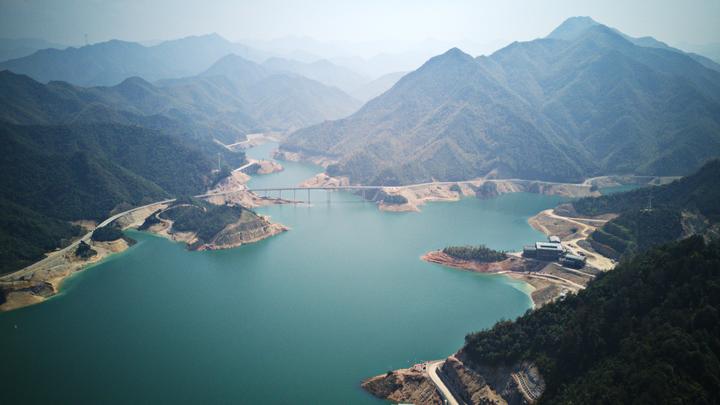 近年来,高坪桥水库所在地龙游县社阳乡大力践行绿色发展理念,深入