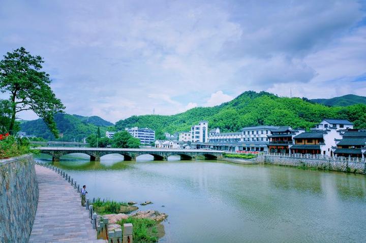 《美丽乡村》组图二人到中年 摄于龙游溪口《美丽乡村》组图一 人到