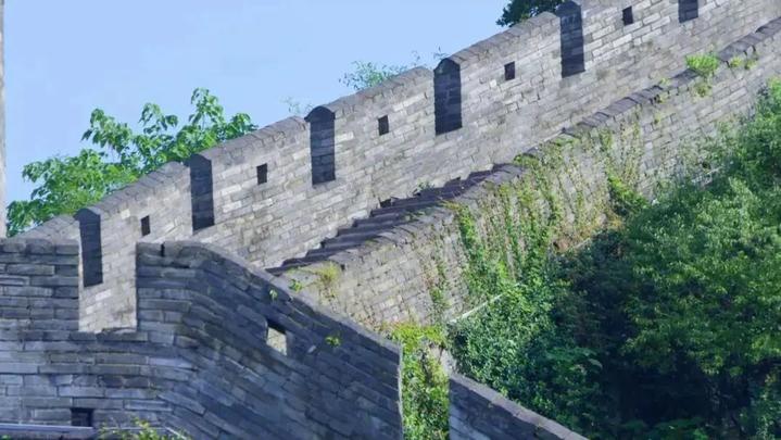 1998年,历时三年修复的台州府城墙全部竣工,完整保留下来的城墙长度