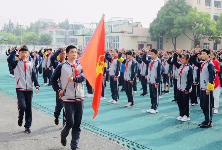 平湖市城关中学八年级离队仪式暨携九寨沟南坪中学十四岁集体