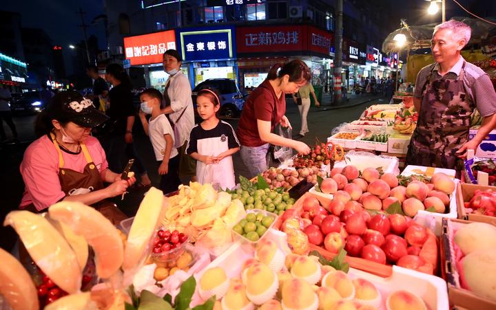 桐乡这里的夜市热闹而有序