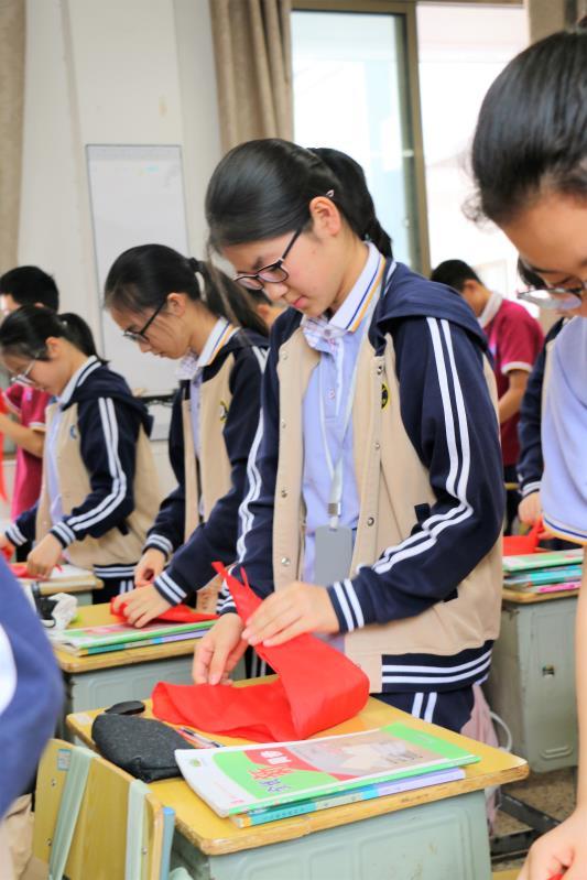 上虞 实验中学举行"童年无极限,我的13/14岁集体生日"六一主题班队