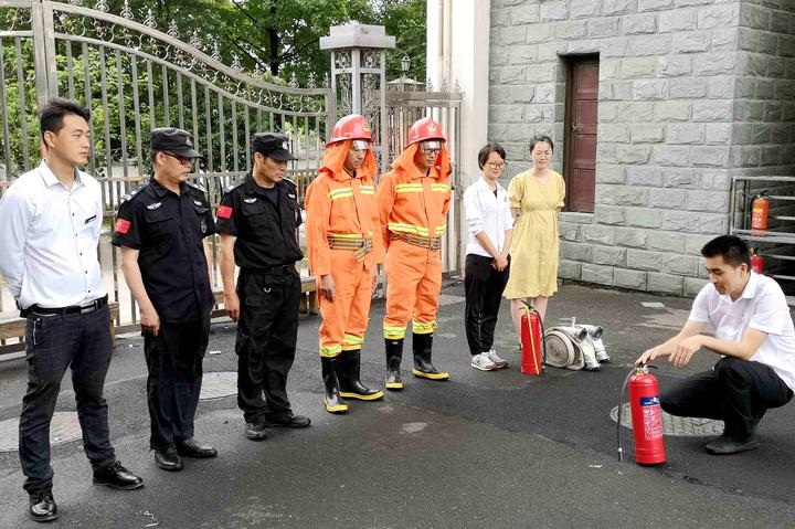 恒利社区新世纪花园小区开展消防演练